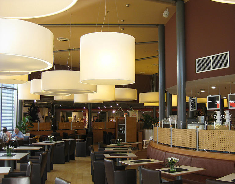 Lampenschirm Restaurant Möbelhaus